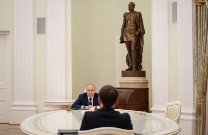 Ucraina, Macron incontra Putin obiettivo: “creare le basi per ulteriori passi”