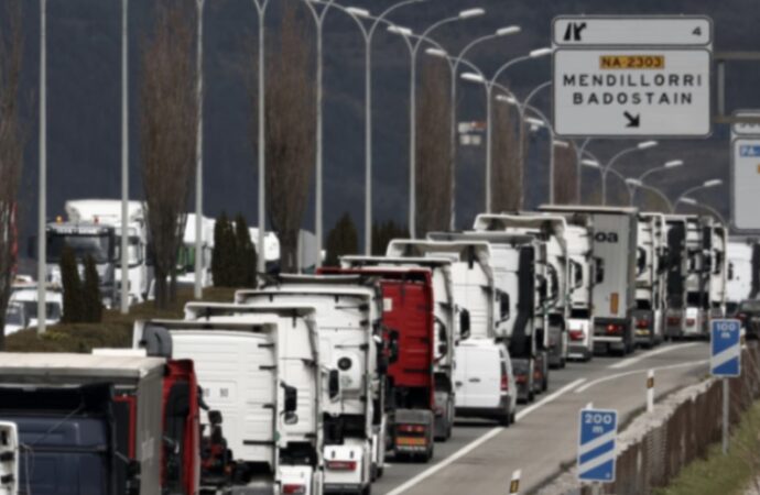 Spagna, accordo tra governo e autotrasportatori su aiuti e ribassi del carburante