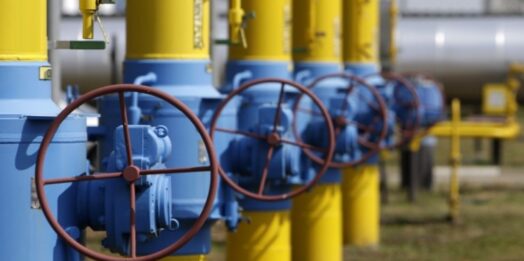 Ue, importazione gas e petrolio russi cesserà entro il 2027