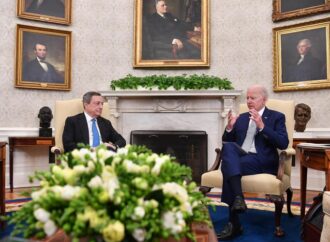 Washington, Draghi a Biden: “uniti nel condannare l’invasione in Ucraina”
