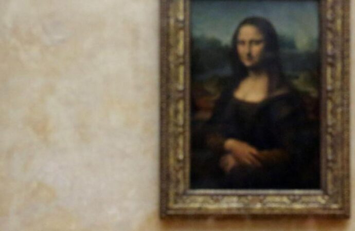 Parigi: Louvre, visitatore tira una torta contro la Gioconda