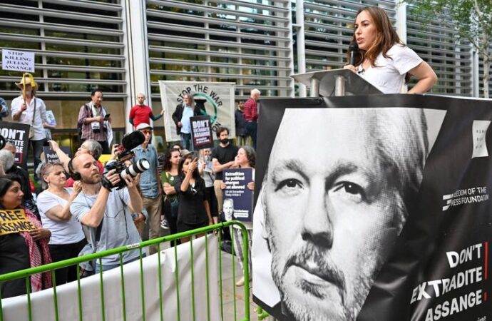 Gb, Assange: protesta a Londra contro estradizione