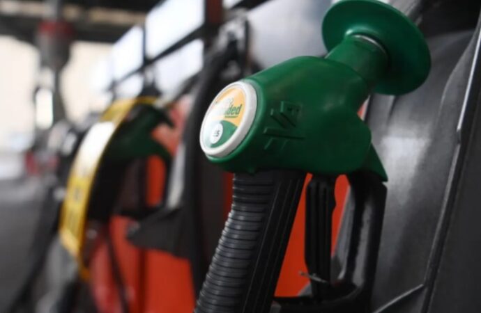 Italia: prezzi carburanti, aumenti per benzina e diesel