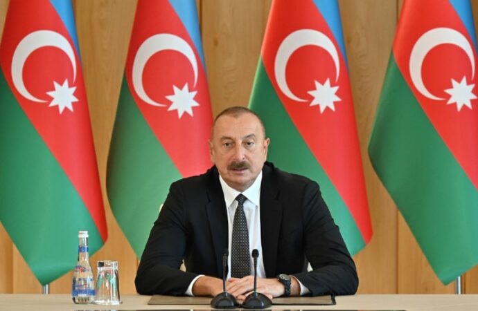 Aliyev, l’aereo caduto è stato danneggiato in territorio russo