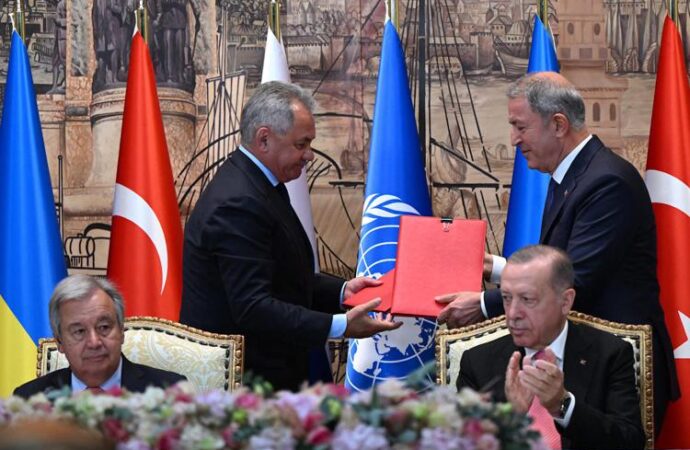 Crisi del grano, firmato a Istanbul l’accordo tra Russia e Ucraina