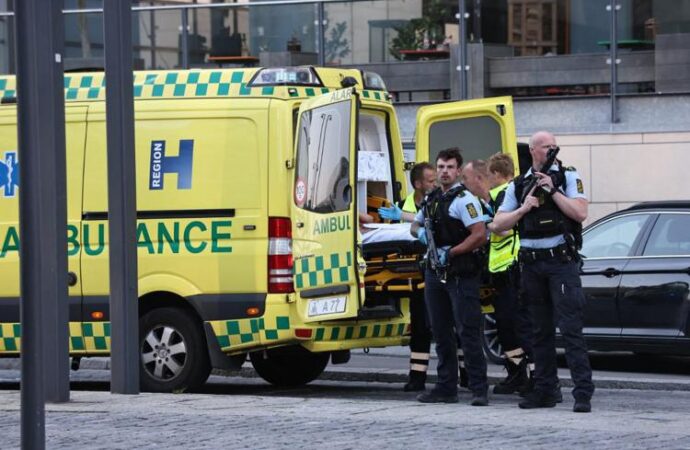 Copenaghen, sparatoria in centro commerciale: 3 morti