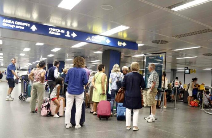 Italia, sciopero aerei 4 giugno: orari, voli garantiti e rimborsi
