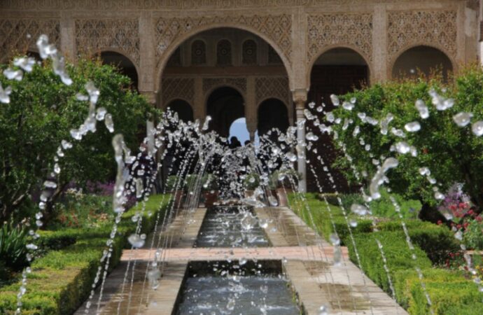 Spagna, all’Alhambra l’acqua sfida la forza di gravità
