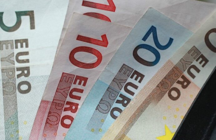 Belgio, gli stipendi aumenteranno di un minimo di 600 euro l’anno
