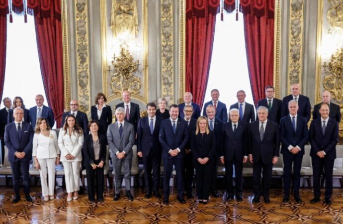 Italia, il governo Meloni in carica dopo il giuramento al Quirinale