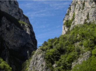 Frasassi, travolto da frana di sassi, muore alpinista