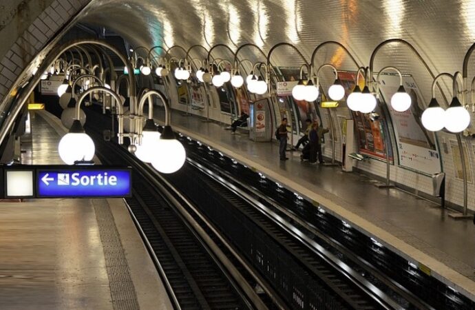 Parigi, sciopero della metropolitana: in ballo aumenti di stipendio e più assunzioni