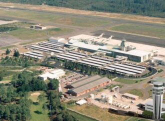 Ambientalisti invadono terminal Ciampino e bloccano jet privati