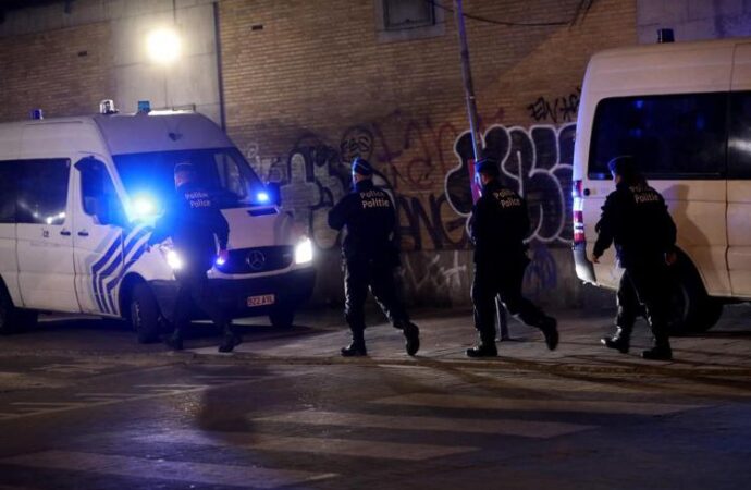 Bruxelles: ucciso un agente, killer aveva annunciato attacco a polizia
