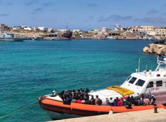 Lampedusa, neonato morto in barca. Il sindaco: “Bollettino di guerra”