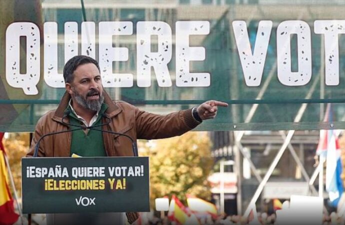 Spagna, in 25 mila, convocati da Vox, chiedono dimissioni di Sánchez