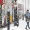 Londra, caos negli aeroporti a causa della neve