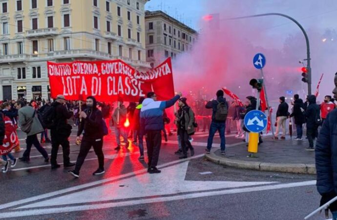 Roma, corteo promosso da Usb e Si Cobas contro guerra e carovita