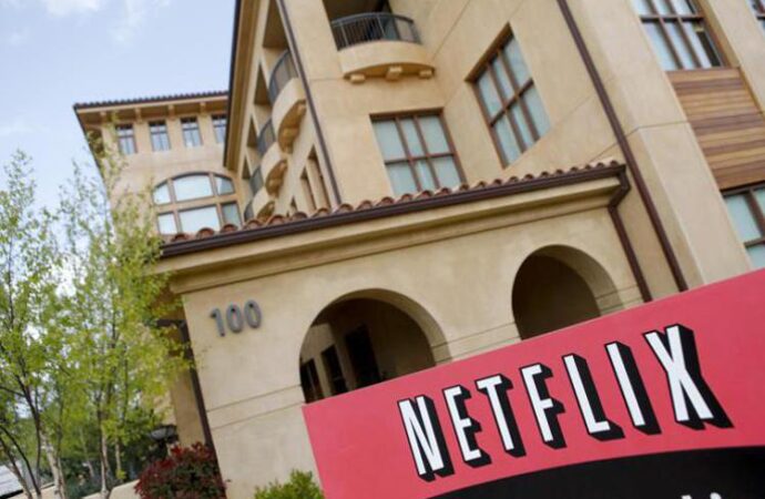 Netflix, abbonamento condiviso: verso stop password