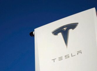 Casa Tesla richiama oltre 400.000 veicoli in Cina