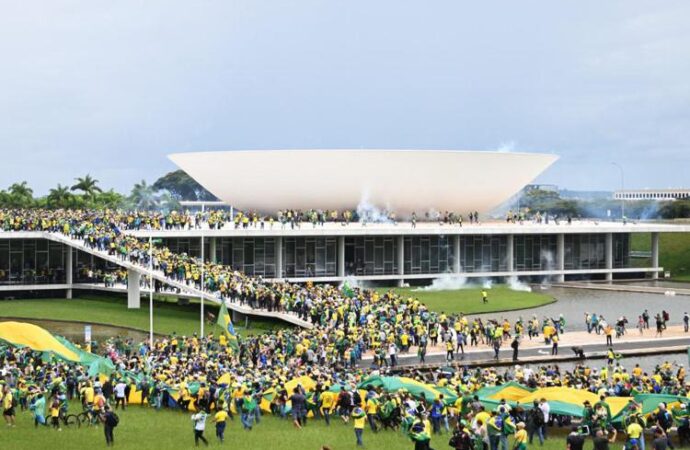 Brasile, assalto e caos nel palazzo del governo