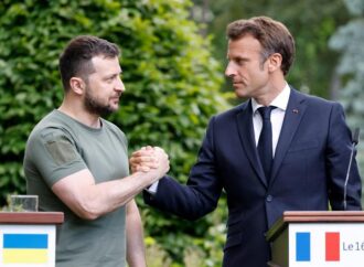 Macron: “sostegno all’Ucraina, Francia invia carri armati leggeri”