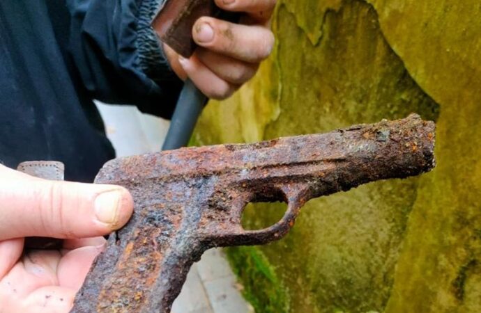Giardino di Boboli, ritrovata una pistola della seconda guerra mondiale