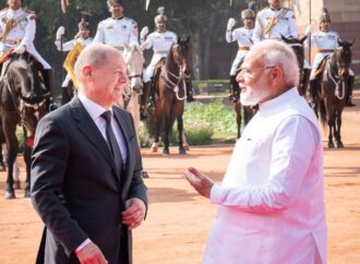 Scholz in India per spingere verso un accordo commerciale con l’UE