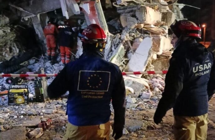 Terremoto Turchia, trovati corpi famiglia italo-siriana. Bilancio 25mila morti