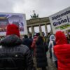 Berlino, 10mila in piazza: “Sì diplomazia, no a invio armi”