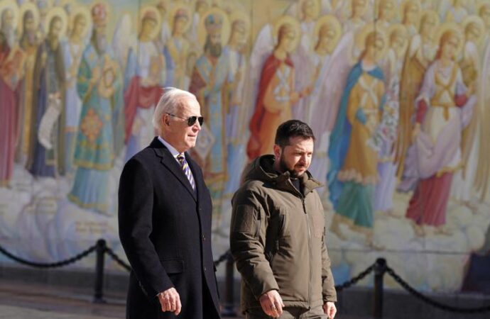 Biden arriva Kiev e rende omaggio agli eroi caduti nella guerra