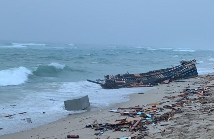 Naufragio, alle coste di Crotone: oltre 40 morti