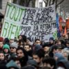 Francia, riforma delle pensioni: anche i giovani protestano