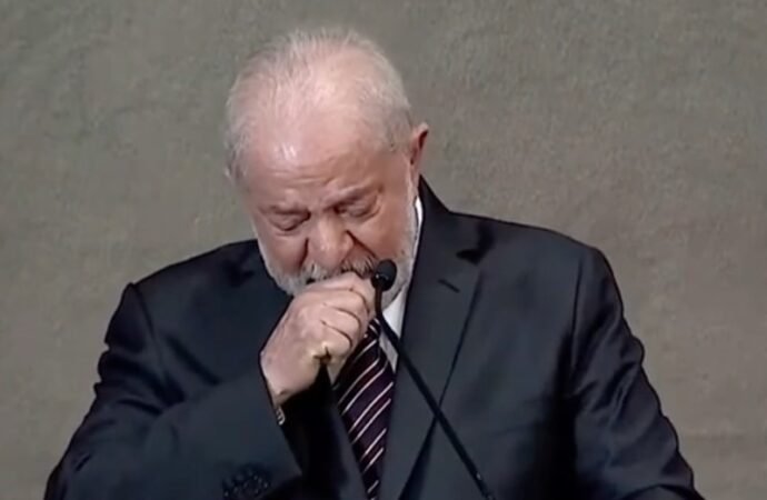 Brasile, Lula rinvia il viaggio in Cina a causa della polmonite