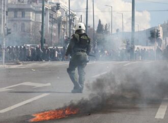 Scontri tra polizia e manifestanti ad Atene e Salonicco