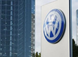 Volkswagen, richiamo per oltre 270mila auto: rischio airbag