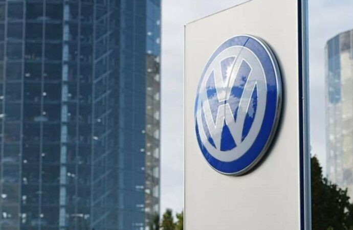 Volkswagen, richiamo per oltre 270mila auto: rischio airbag