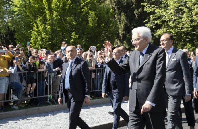 25 aprile, Mattarella all’Altare della Patria. “Oggi la Repubblica celebra le sue radici”