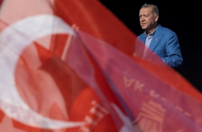 Turchia, i primi risultati del voto mostrano Erdogan avanti al suo rivale