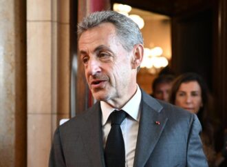 Francia, Sarkozy condannato in appello a 3 anni: lui ricorre in Cassazione