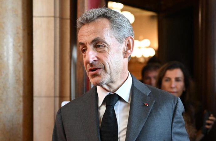 Francia, Sarkozy condannato in appello a 3 anni: lui ricorre in Cassazione