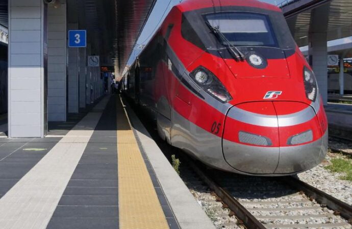 Maltempo Emilia Romagna, Marche, Toscana: treni cancellati