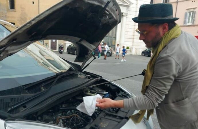 L’artista Mario Tarroni parla della sua opera e del significato sociale dell’arte 