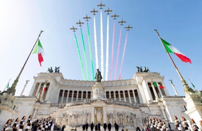 2 giugno, festa della Repubblica: Mattarella: “Libertà e uguaglianza, pilastri della costituzionale”