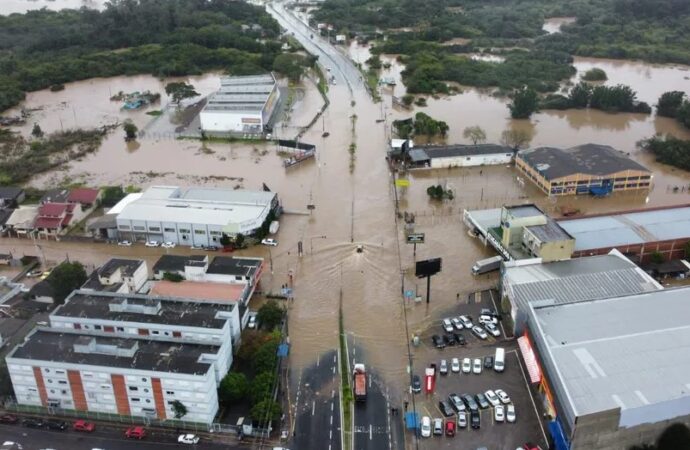 Brasile: sale a 47 morti e 46 dispersi il bilancio ciclone nel sud del Paese