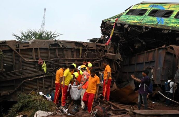 India, Scontro tra treni: oltre 288 morti e oltre 900 feriti