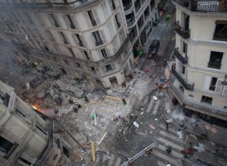 Parigi, esplosione: 37 feriti e 2 dispersi soccorritori ancora al lavoro