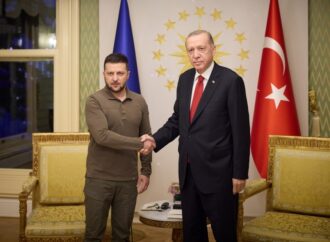 Erdogan incontra Zelensky: “Kiev merita adesione alla Nato”