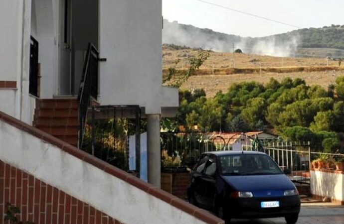 Incendi Palermo, ordinanza anti-diossina: “Vietati carne e uova”