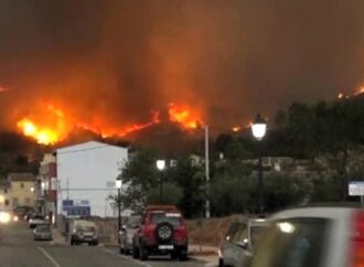 Spagna: incendio nella regione dell’Empordà, interrotte luce e acqua